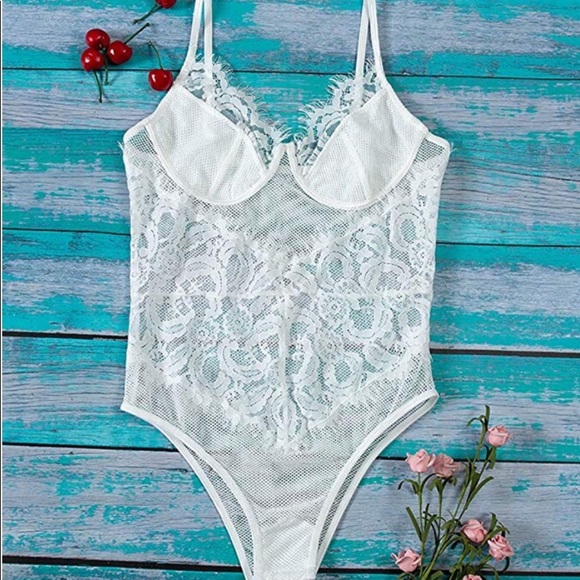 White lace intriguing bodysuit - Picture 2 of 3